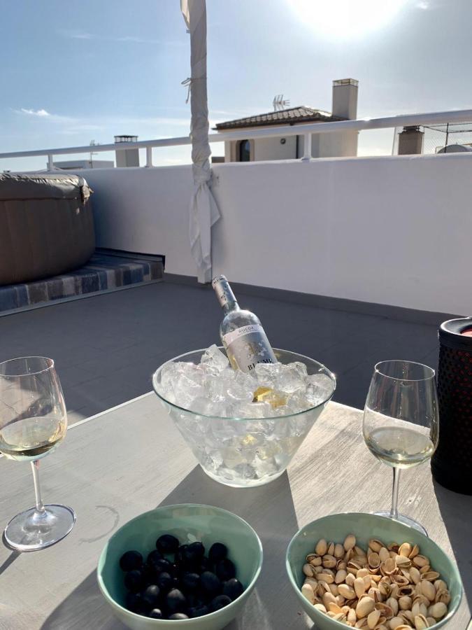 Sonne & Meerblick Aus 40 Grad Heissem Whirlpool Geniessen - Zentral Am Hafen Und Dennoch Ruhig Cala Ratjada  Kültér fotó